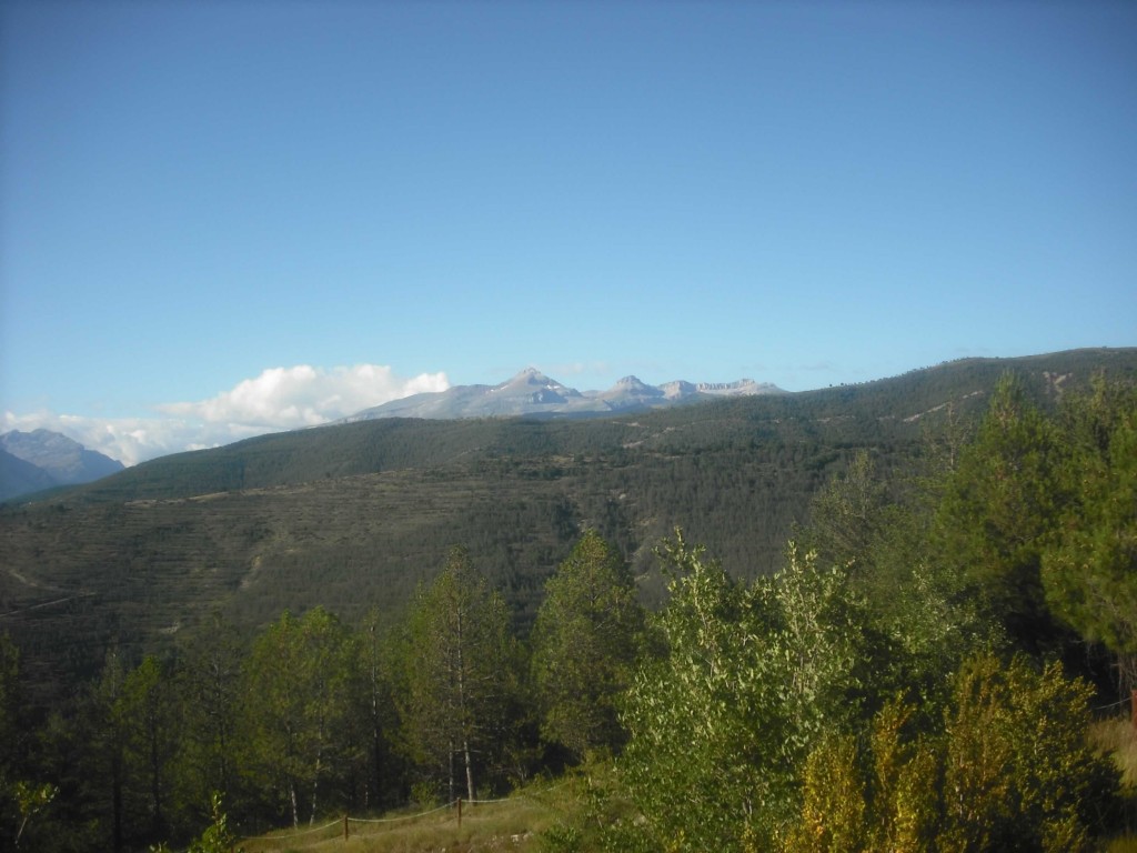 Vistas hacia el norte: Valle del Aragón y Collarada
