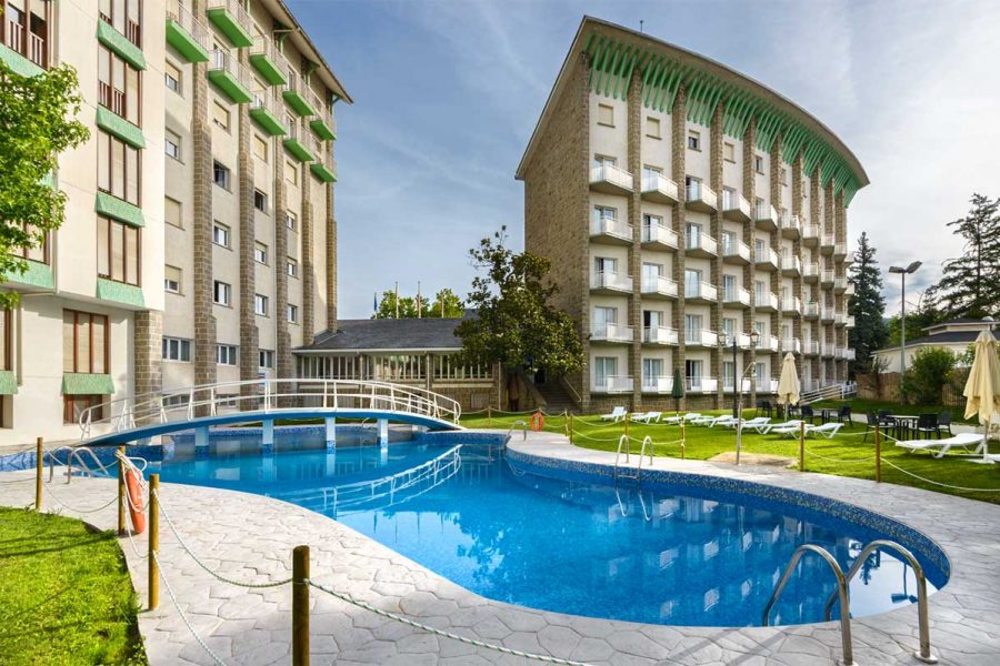 El verano ya se disfruta en nuestros hoteles de Jaca: piscinas, terrazas y gastronomía
